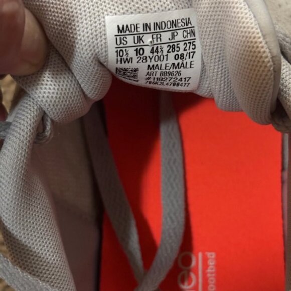 Adidas Mens 10.5 Cloudfoam. $69.99 New, almost new for $29.00 & FREE SHIPPING! - Picture 7 of 8